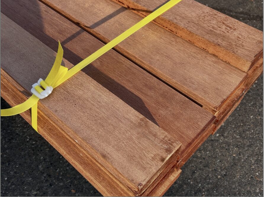 アピトン フローリング